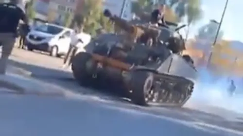 Un char d'assaut déambule en pleine rue (Vidéo)